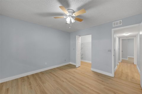 Condo in Plantation, Florida, 3 bedrooms № 2189680 - photo 22