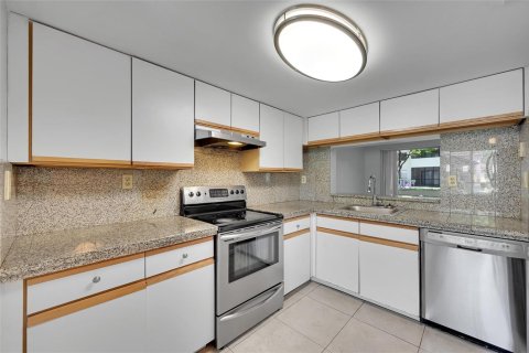 Condo in Plantation, Florida, 3 bedrooms № 2189680 - photo 8