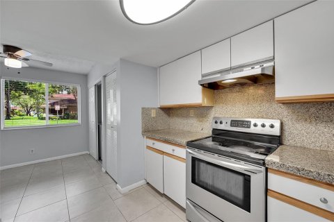 Condo in Plantation, Florida, 3 bedrooms № 2189680 - photo 10