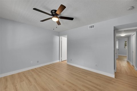 Condo in Plantation, Florida, 3 bedrooms № 2189680 - photo 13