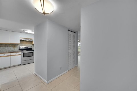 Condo in Plantation, Florida, 3 bedrooms № 2189680 - photo 7