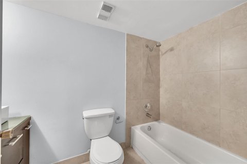 Condo in Plantation, Florida, 3 bedrooms № 2189680 - photo 19
