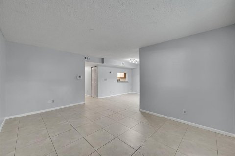 Condo in Plantation, Florida, 3 bedrooms № 2189680 - photo 4