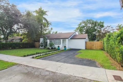 Купить виллу или дом в Майами, Флорида 3 спальни, 110.74м2, № 1984710 - фото 2