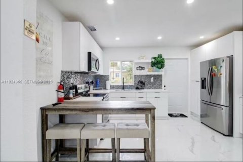 Купить виллу или дом в Майами, Флорида 3 спальни, 110.74м2, № 1984710 - фото 7