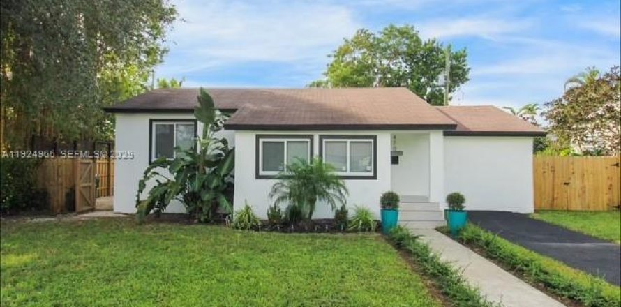 Дом в Майами, Флорида 3 спальни, 110.74м2 № 1984710