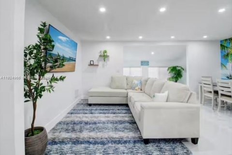 Купить виллу или дом в Майами, Флорида 3 спальни, 110.74м2, № 1984710 - фото 5