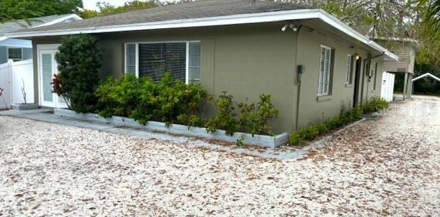 Immobilier commercial à MAGNOLIA PARK à Clearwater, Floride 5 chambres, 238.57 m2 № 2120465