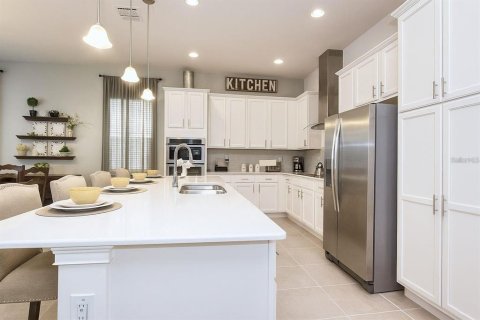Снять в аренду виллу или дом в Киссимми, Флорида 6 спален, 320.61м2, № 2112507 - фото 3