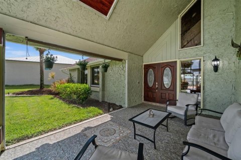House in Cape Coral, Florida 3 bedrooms, 171.22 sq.m. № 2396076 - photo 7
