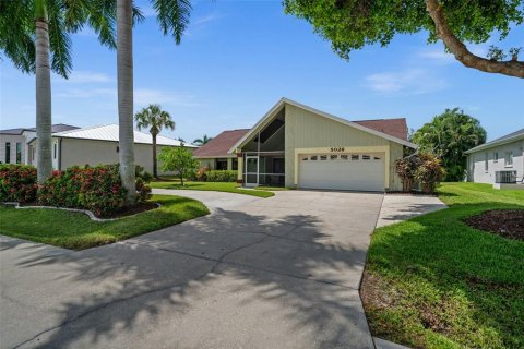 House in Cape Coral, Florida 3 bedrooms, 171.22 sq.m. № 2396076 - photo 5