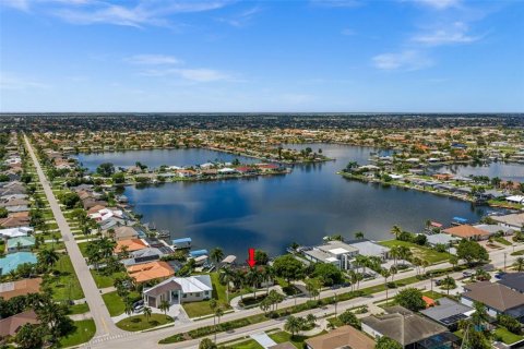 House in Cape Coral, Florida 3 bedrooms, 171.22 sq.m. № 2396076