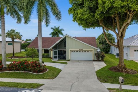 House in Cape Coral, Florida 3 bedrooms, 171.22 sq.m. № 2396076 - photo 2
