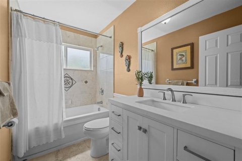 House in Cape Coral, Florida 3 bedrooms, 171.22 sq.m. № 2396076 - photo 27