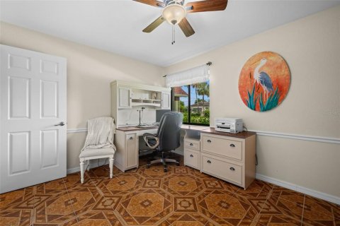 House in Cape Coral, Florida 3 bedrooms, 171.22 sq.m. № 2396076 - photo 26