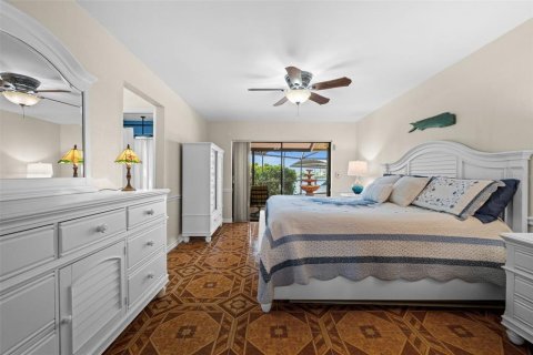 House in Cape Coral, Florida 3 bedrooms, 171.22 sq.m. № 2396076 - photo 23