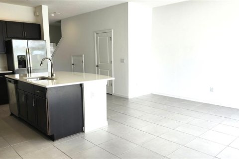 Townhouse in Wesley Chapel, Florida 3 bedrooms, 127.55 sq.m. № 1915900 - photo 4