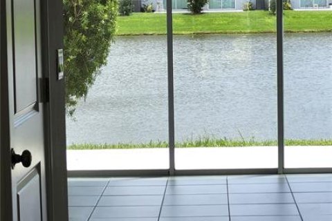 Townhouse in Wesley Chapel, Florida 3 bedrooms, 127.55 sq.m. № 1915900 - photo 5