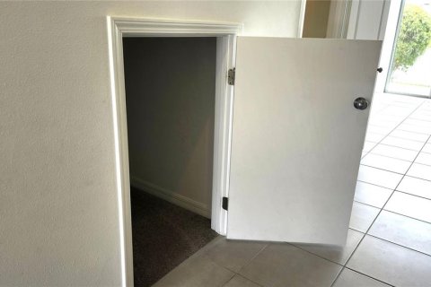 Townhouse in Wesley Chapel, Florida 3 bedrooms, 127.55 sq.m. № 1915900 - photo 10