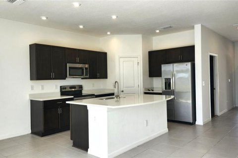Townhouse in Wesley Chapel, Florida 3 bedrooms, 127.55 sq.m. № 1915900 - photo 3