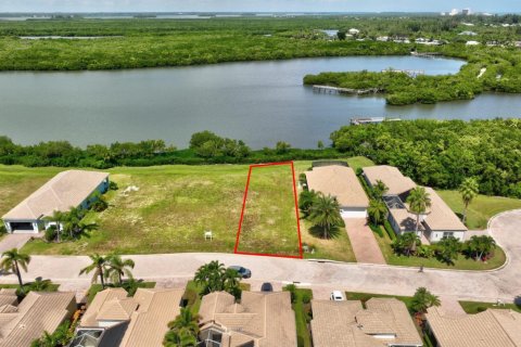 Terreno en venta en Hutchinson Island South, Florida № 1099197 - foto 1