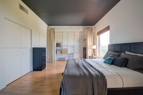 Condominio en alquiler en Miami, Florida, 1 dormitorio, 64.66 m2 № 2048496 - foto 8