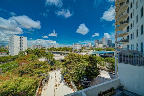 Condominio en alquiler en Miami, Florida, 1 dormitorio, 64.66 m2 № 2048496 - foto 26