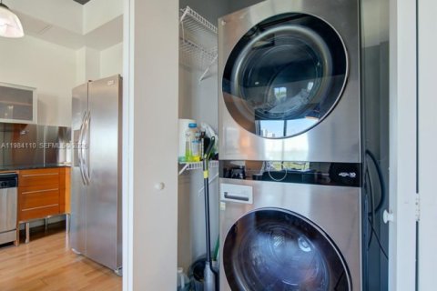 Condominio en alquiler en Miami, Florida, 1 dormitorio, 64.66 m2 № 2048496 - foto 13