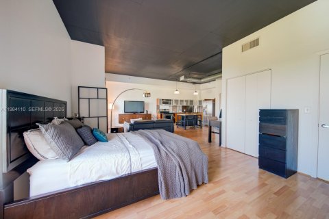 Condominio en alquiler en Miami, Florida, 1 dormitorio, 64.66 m2 № 2048496 - foto 9