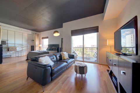 Condominio en alquiler en Miami, Florida, 1 dormitorio, 64.66 m2 № 2048496 - foto 11