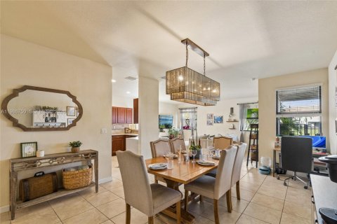 Купить таунхаус в Хомстед, Флорида 3 спальни, 161.74м2, № 2047798 - фото 13