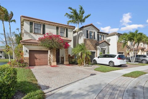 Купить таунхаус в Хомстед, Флорида 3 спальни, 161.74м2, № 2047798 - фото 2