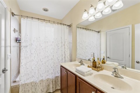 Купить таунхаус в Хомстед, Флорида 3 спальни, 161.74м2, № 2047798 - фото 27