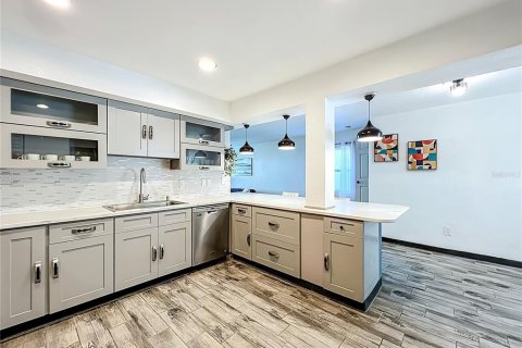 House in Winter Park, Florida 3 bedrooms, 178.37 sq.m. № 2116179 - photo 8