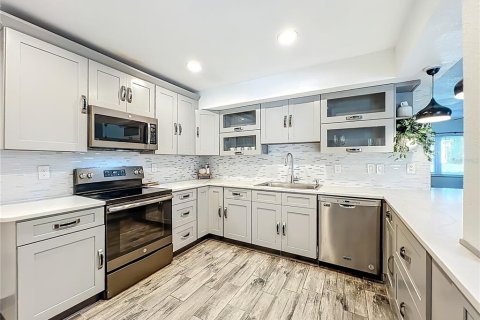 House in Winter Park, Florida 3 bedrooms, 178.37 sq.m. № 2116179 - photo 7