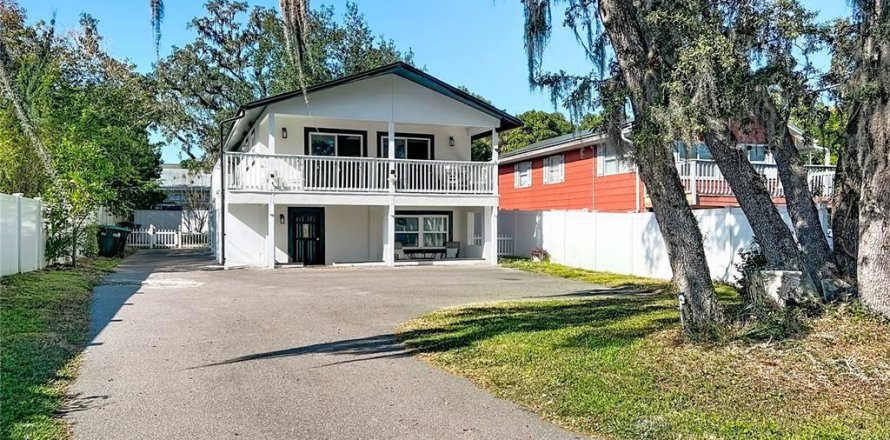 House in Winter Park, Florida 3 bedrooms, 178.37 sq.m. № 2116179