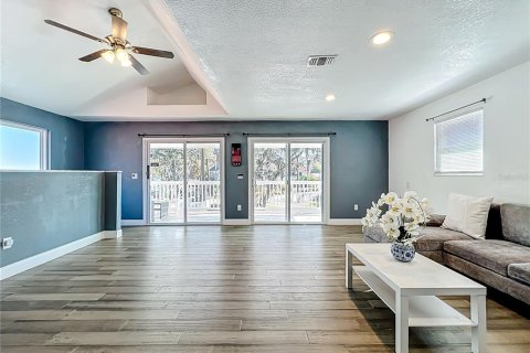 House in Winter Park, Florida 3 bedrooms, 178.37 sq.m. № 2116179 - photo 24