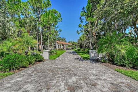House in Sarasota, Florida 4 bedrooms, 321.35 sq.m. № 2396353 - photo 3