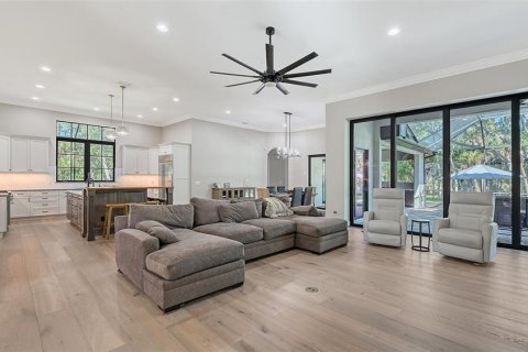 House in Sarasota, Florida 4 bedrooms, 321.35 sq.m. № 2396353 - photo 12