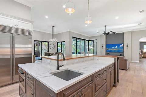 House in Sarasota, Florida 4 bedrooms, 321.35 sq.m. № 2396353 - photo 23