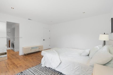 House in Hallandale Beach, Florida 3 bedrooms, 107.77 sq.m. № 1979625 - photo 17