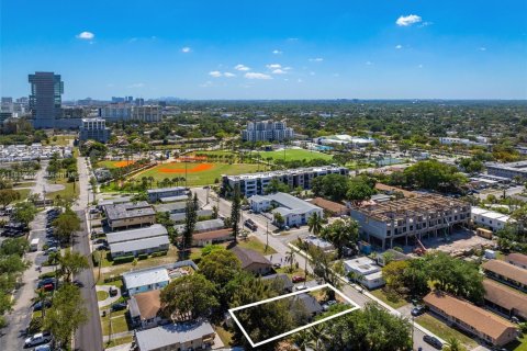 House in Hallandale Beach, Florida 3 bedrooms, 107.77 sq.m. № 1979625 - photo 30