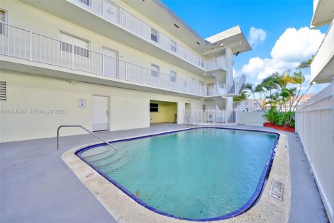 Condo in North Miami, Florida, 1 bedroom  № 2020826 - photo 3