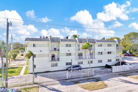 Condo in North Miami, Florida, 1 bedroom  № 2020826 - photo 18