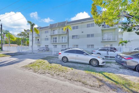 Condo in North Miami, Florida, 1 bedroom  № 2020826 - photo 11