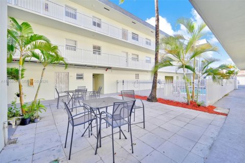 Condo in North Miami, Florida, 1 bedroom  № 2020826 - photo 8