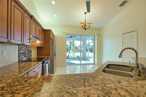 House in Punta Gorda, Florida 3 bedrooms, 183.3 sq.m. № 1585475 - photo 17