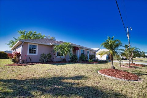 House in Punta Gorda, Florida 3 bedrooms, 183.3 sq.m. № 1585475 - photo 5