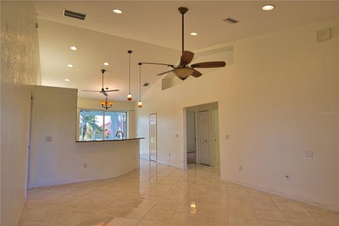 House in Punta Gorda, Florida 3 bedrooms, 183.3 sq.m. № 1585475 - photo 11