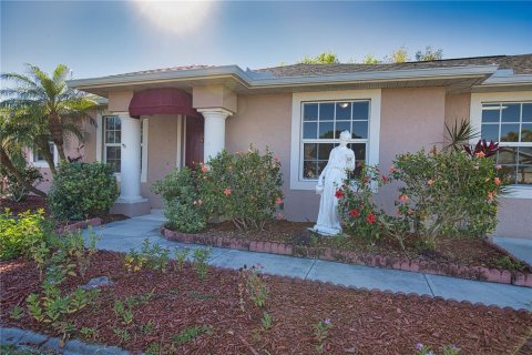 House in Punta Gorda, Florida 3 bedrooms, 183.3 sq.m. № 1585475 - photo 7